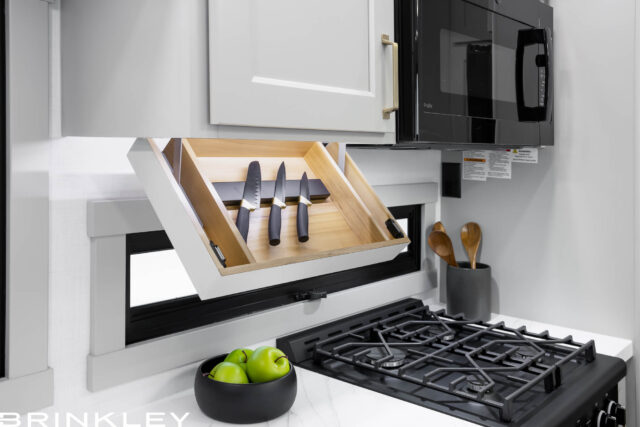 Pull-Down Magnetic Knife Rack